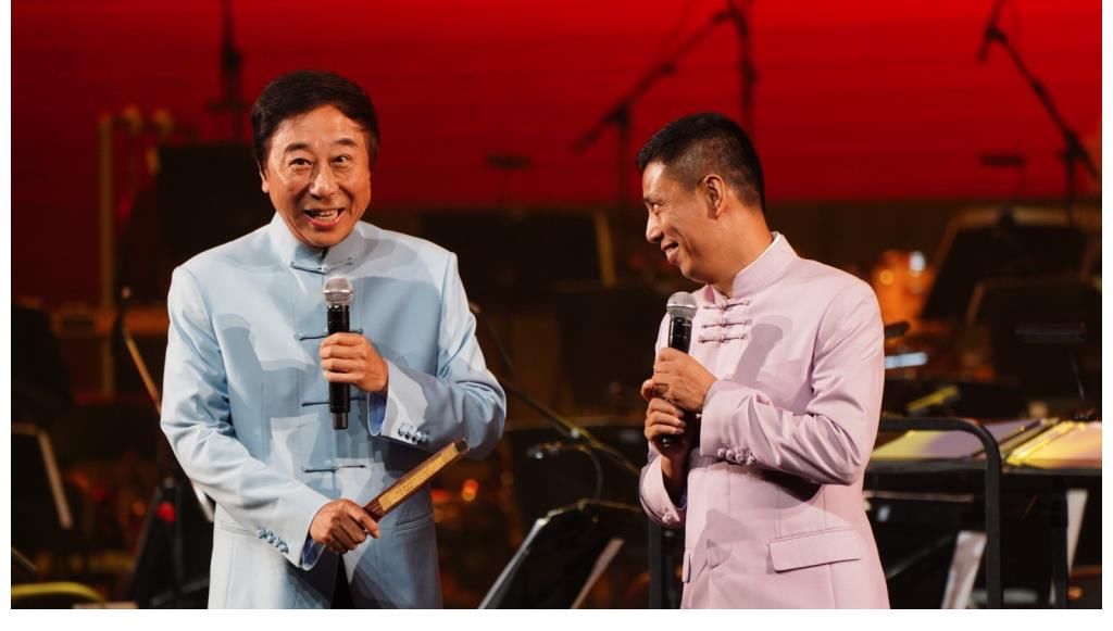 相声|中国广播艺术团艺术季收官，相声名家冯巩压轴登场，现场掌声雷动