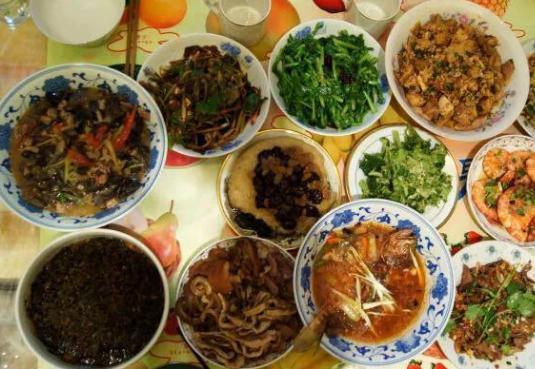 致癌|隔夜菜吃多会致癌，那放了多久算隔夜听了医生的解释明白了