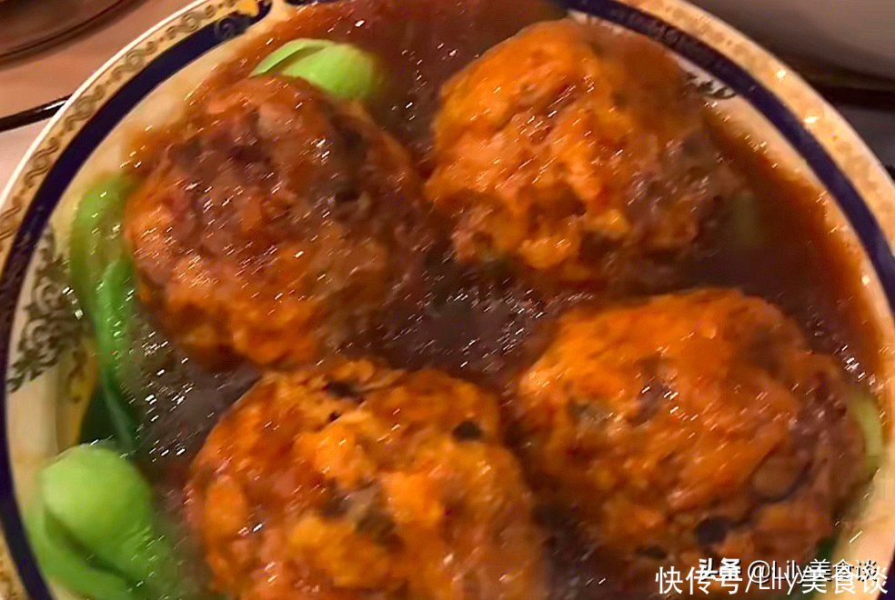 黄磊晒年夜饭，一桌子菜好丰盛，200万网友观看，网友：真豪横