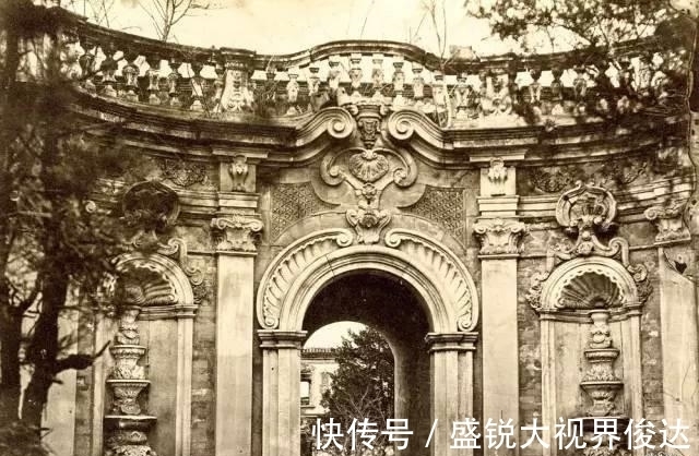 万春园|140年前的圆明园老照片：那时主体还在，图1是海晏堂十二生肖兽首