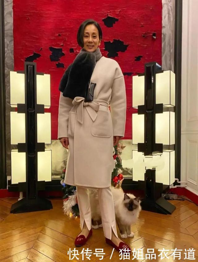 大衣配针织衫虽然经典,但前提是选对裤装,这3种日本博主抢着穿