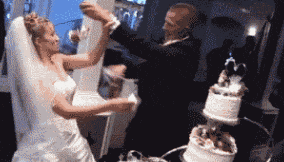 |搞笑GIF图:每个成功的男人背后,都有一个优秀的女人