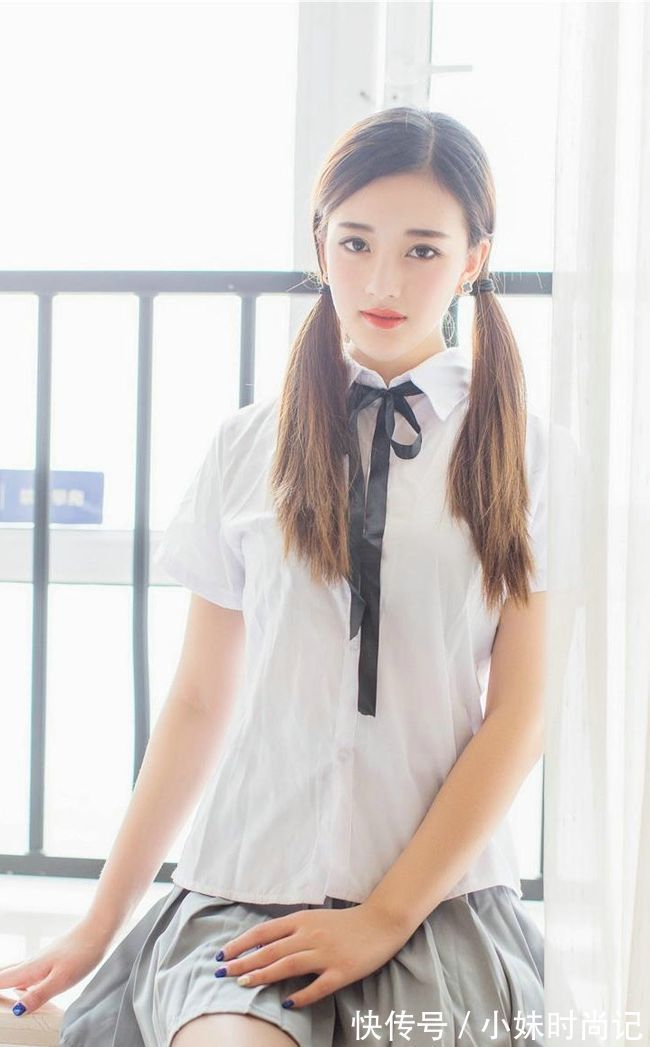 学院风|学院风的穿搭减龄休闲,白色的衬衫经典百搭,很是清纯减龄