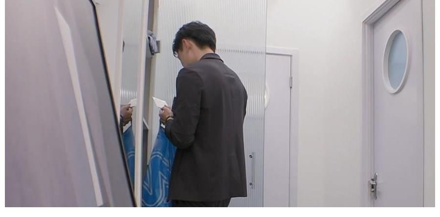 心動的信號|心動的信號4：女2喂男1吃東西，女4也很主動，送男1專屬禮物