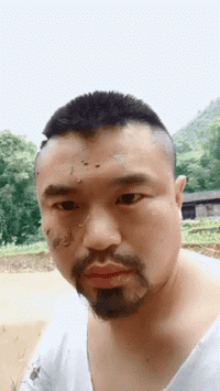 |搞笑GIF段子:不是说女追男隔层纸吗?这也太好追了吧,哈哈哈哈