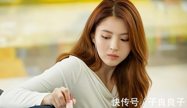 两个人|“儿媳坐月子,我去看望,去厨房做顿月子餐,我扇了儿子两巴掌”