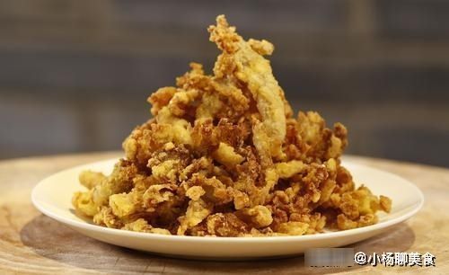 炸平菇时,有人用面粉有人用淀粉,大错特错!大厨教你最正确做法