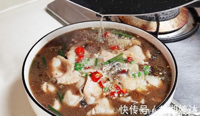 酸菜鱼咋做，鱼片才能又嫩又滑，配料、做法是关键，爱吃的看这里
