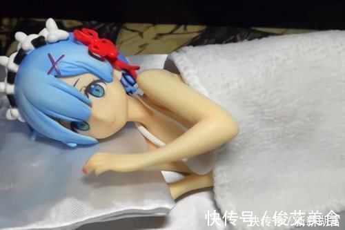 动漫|宅男用手办压泡面被吐槽是假漫迷,难道手办的价值只能用于观赏吗