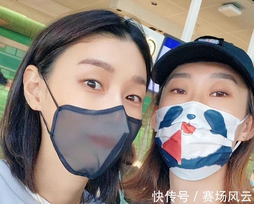 排超联赛|上海女排出征排超联赛！金软景与杨婕合影，依靠2外援与天津争冠