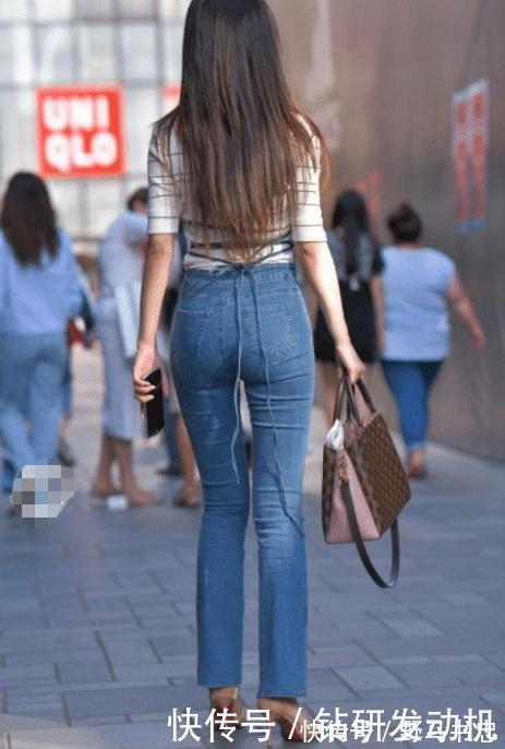 搭配|背带牛仔裤穿搭搭配棕色高跟,工装设计,时尚抢眼