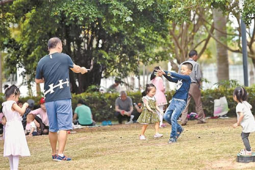 户外活动|了解近视的真正原因后，才知最有效的预防方式，是让孩子多出去玩