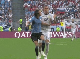 |搞笑GIF：晚上女神突然发了一张图过来 她是不是在暗示我什么