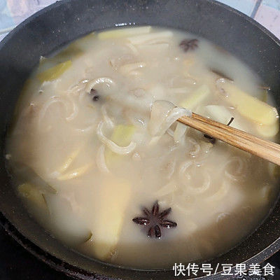 料酒|早晨来一碗水晶肉皮冻，大人小孩都爱吃