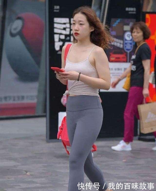 美女|蜂腰细腿的打底裤美女，非常赏心悦目，清爽时尚