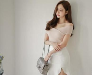 曲线|美女穿搭:漂亮的连衣裙充分展现女性曲线之美,优雅迷人