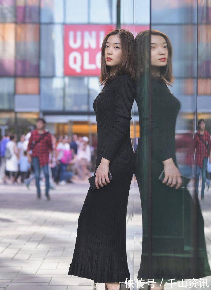 风情|姐姐穿的很魅惑，黑色针织长裙直到脚踝，一直掩盖不住的风情