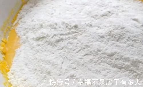 玉米面别烙饼啦，试试这样做，3元成本做1筐，小巧迷你，比肉还香