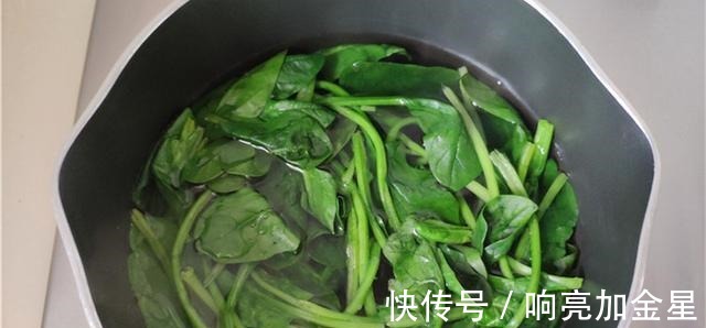 晒晒我家早餐,又香又软营养充足,网友花卷也能怎么惊艳!