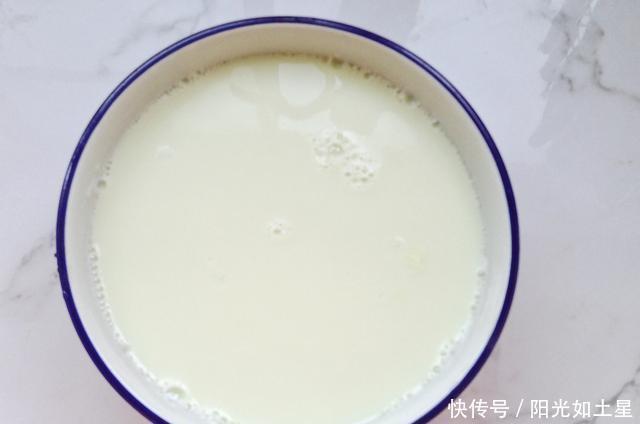 食用|豆腐脑在家就搞定,新手2分钟学会,一锅的量足够一家四口食用