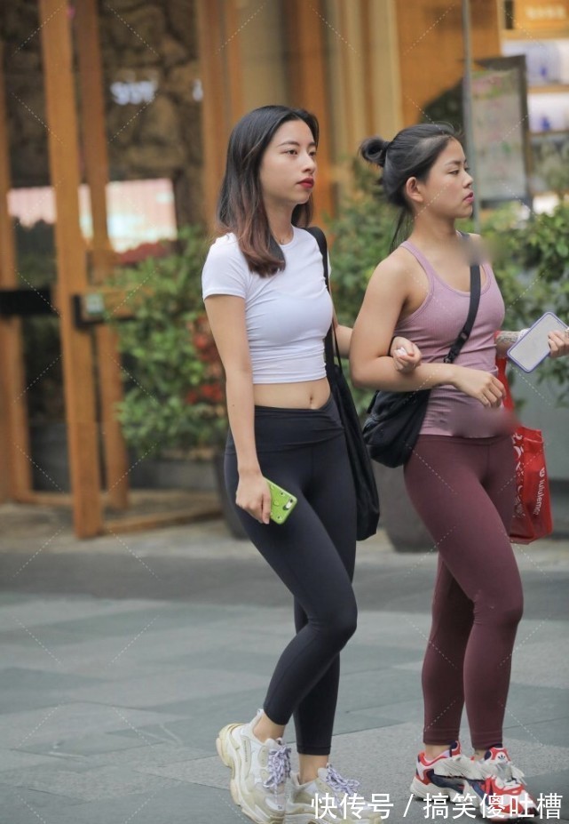 肚脐装 紧身上衣搭瑜伽裤有魅力,经典黑白复古又不土,肚脐装元气满满