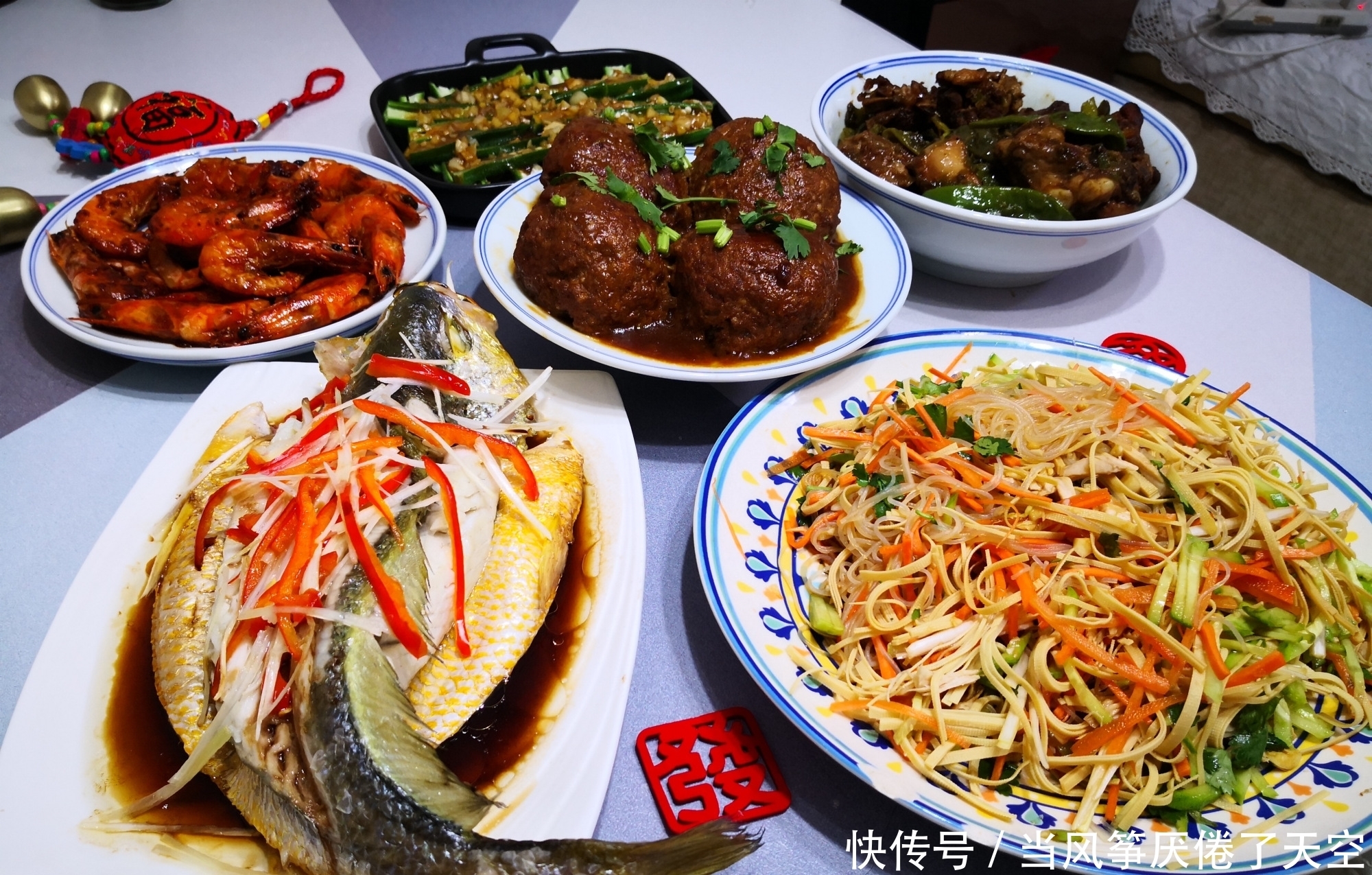 一家三口的极简年夜饭,火了朋友圈,网友:精致生活拒绝浪费!