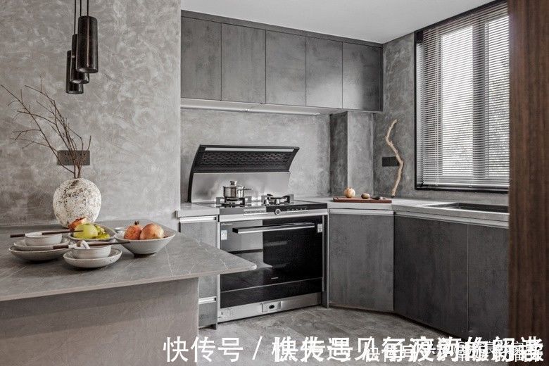 沐宸|她把家布置得像个“寺庙”,室内静谧安宁很舒适,让生活回归简单