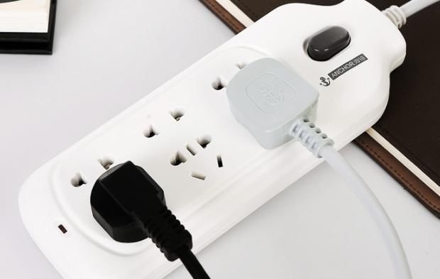 眼睛|4岁宝宝将502胶滴入眼睛,奶奶做法被妈妈怒斥,却让医生称赞