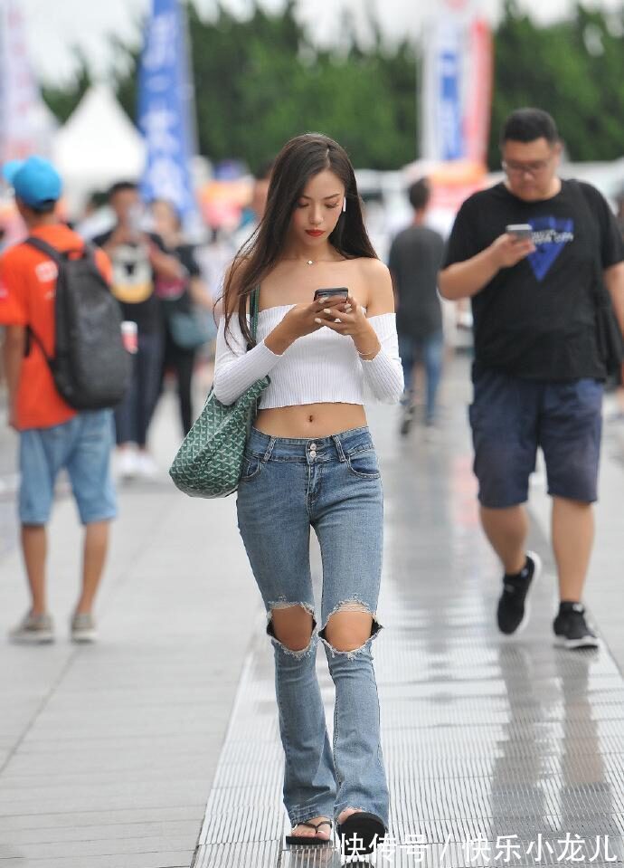 抹胸 敢穿的小姐姐都很漂亮!白色抹胸小衫很适合啊