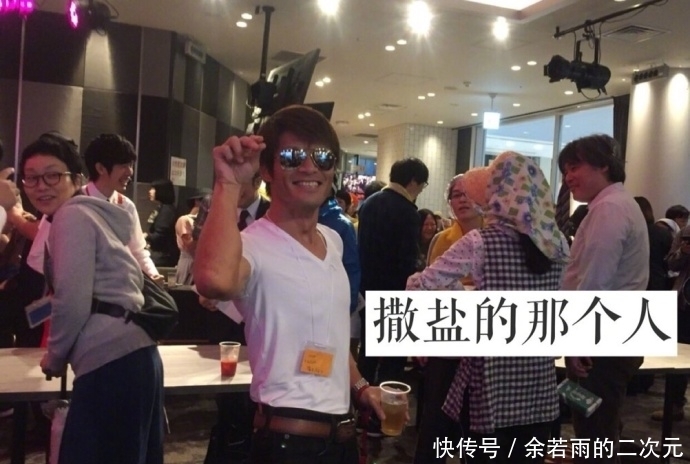 岛国还有这种cosplay!居然有人cos中国采购游客!