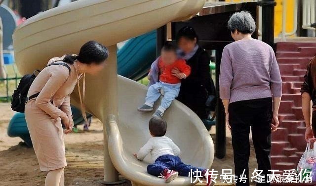 打麻将|老人“假带娃”流行，表面上尽职尽责，背后真实做法让宝妈心寒