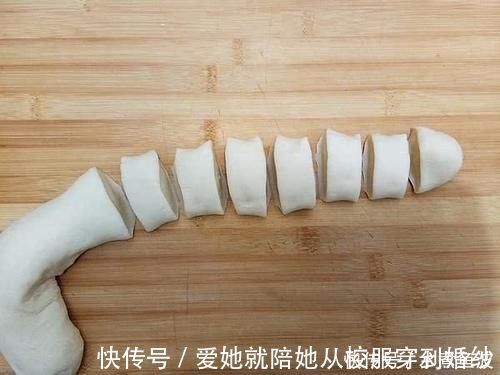 面团|以后面粉就这样做,加1个鸡蛋,不用烤不用蒸,比蛋糕都好吃