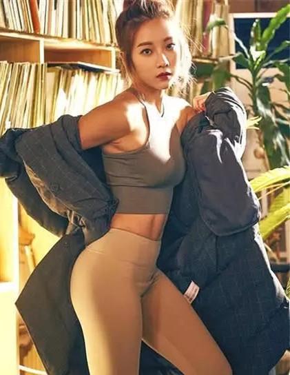 教练|美女健身教练,多年辛苦没有白费,练出柯基臀