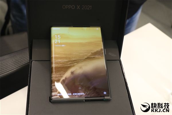 OPPO|OPPO X 2021卷轴屏概念机现场图赏：科幻中的手机来了