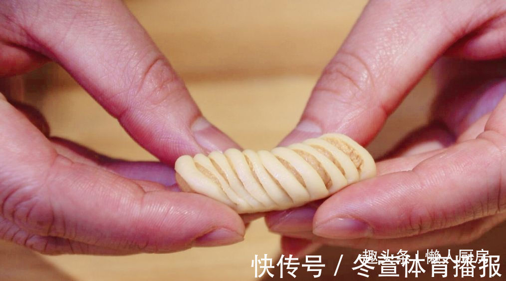 面粉|花生酱不只是调味品,配上面粉做的花生酥,一口一个吃着太香了
