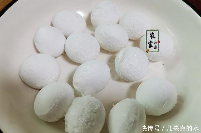 红糖|女人手脚冰凉,常煮它吃,每天一小碗好处多,冬天多吃手脚都暖和