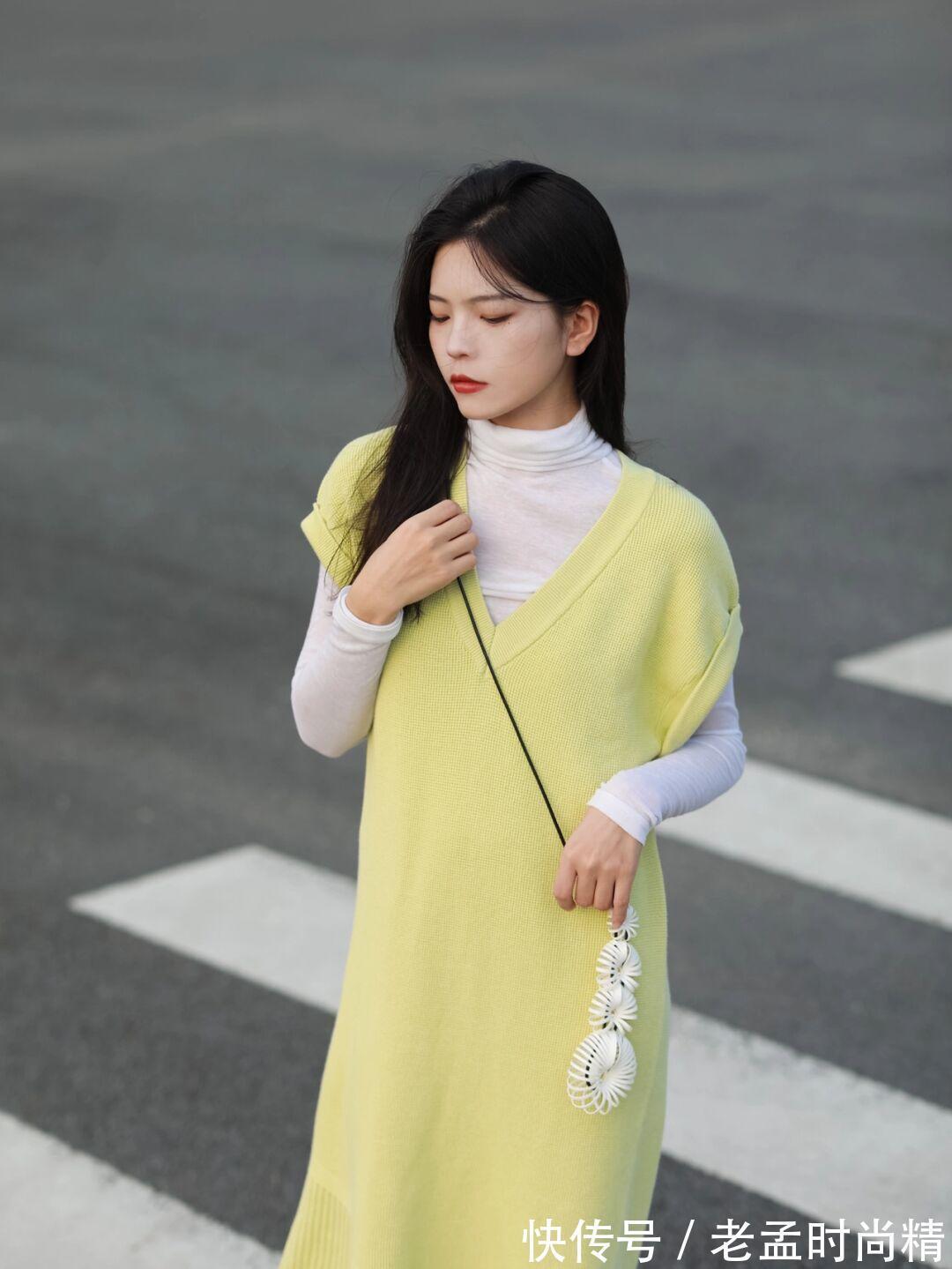搭配|秋天精选:时尚博主小姐姐演绎针织连衣长裙+打底衫,优雅与个性
