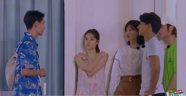 节目 王一博眼睛红转移话题,乔欣不舍想准备摩托艇,黄轩看穿太懂一博