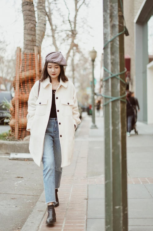 拒绝黑色！早春流行穿这几个颜色的大衣，清新又亮眼，关键很显白