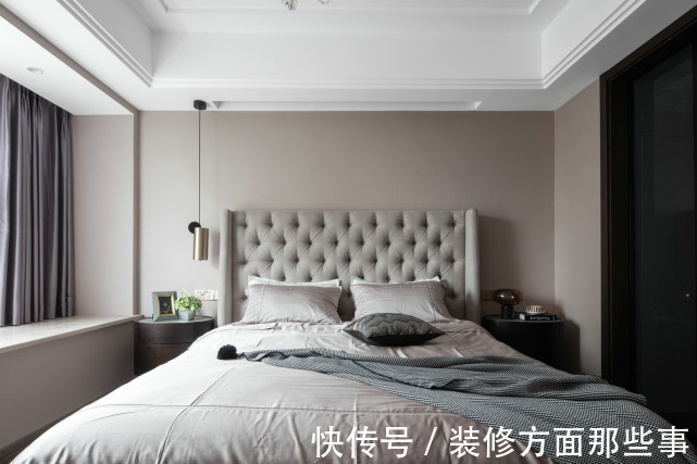 格调|129平现代风设计,新古典风格的斗柜彰显玄关格调