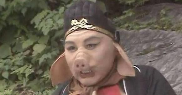 猪八戒砍死玉面狐狸,为什么要剥掉她衣服裤子