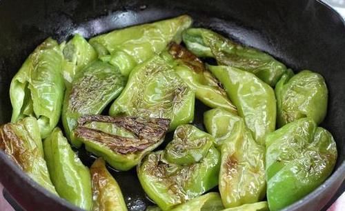 学会这个方法,做出的虎皮青椒不再辣,想怎么吃就怎么吃