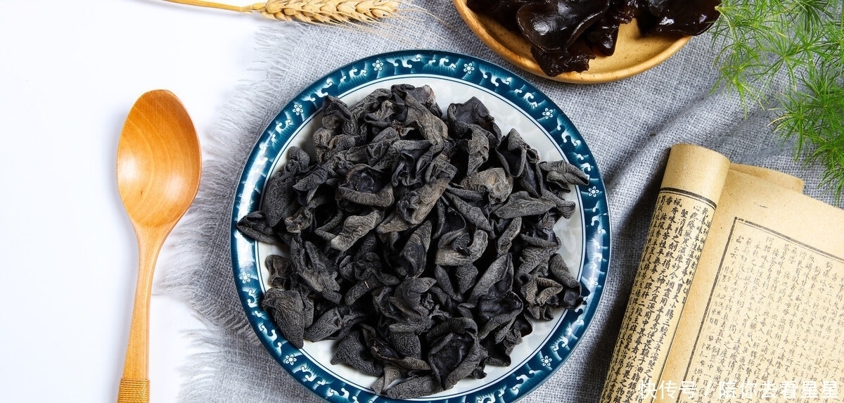 泡发木耳最忌直接用水泡,教你正确方法,木耳又大又软还干净!