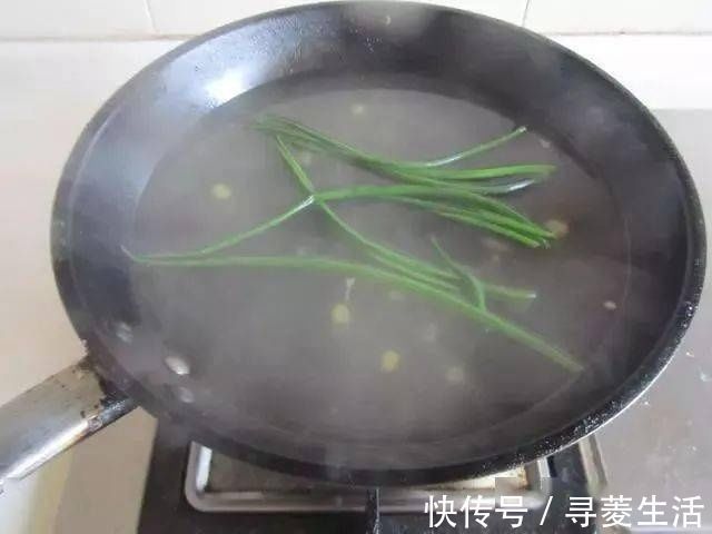 青豆|白菜别再炒了，换这种做法好吃到爆，上桌就被抢光