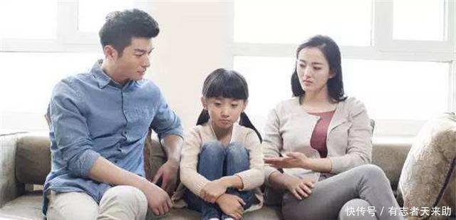 饭菜|7岁男孩朝同学饭菜“吐口水”,被托管人员扇巴掌,家长护短被怼