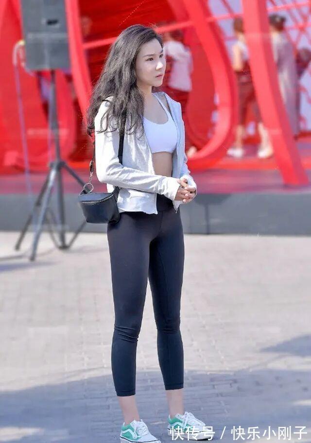 打底裤 华丽典雅的打底裤穿搭既时髦又有腔调,展现女人的娇美,清爽甜美