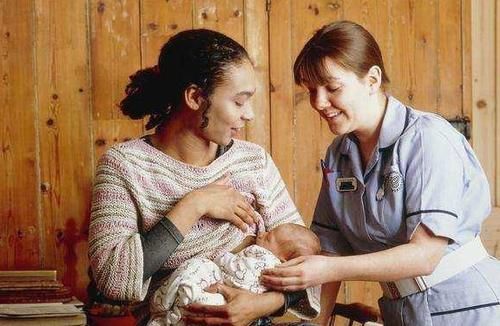 奶粉|为什么吃母乳的孩子晚上频繁醒呢?吃奶粉的孩子一觉睡到天亮?