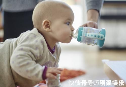 配方奶粉|不到6个月的宝宝用不用喝水?记住这3种情况要喝水,别弄错别耽误