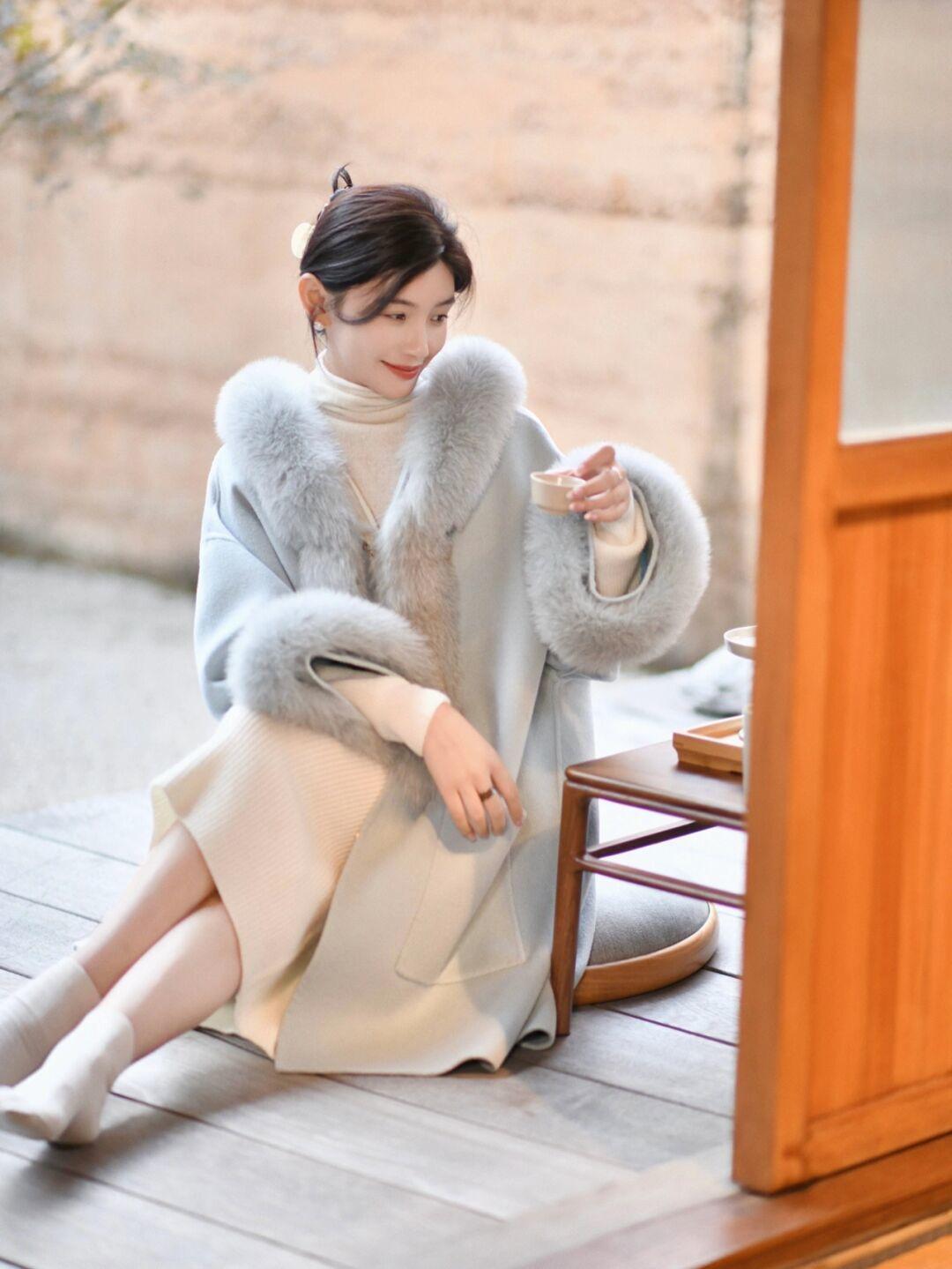 斗篷 天冷后火了一种外套,叫“大衣”,结合上打底衫,温暖优雅又洋气