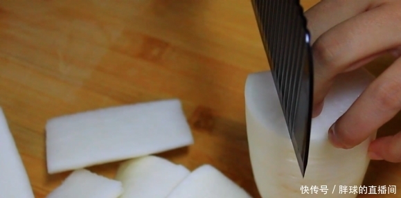 酒店秘制腌萝卜做法,不用水不用油,一晚上腌好,酸辣香嘎嘣脆